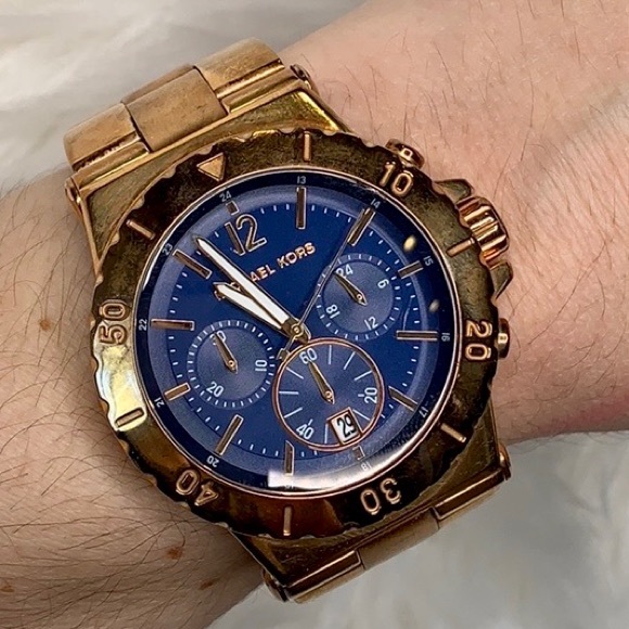 Michael Kors Oversized Everest Gold Tone Watch - Picture 2 of 8